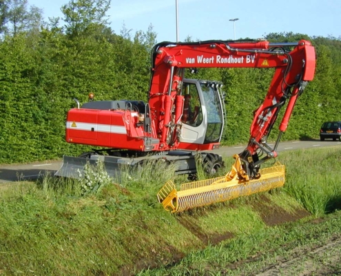 Maaien van maaikorf door Van Weert