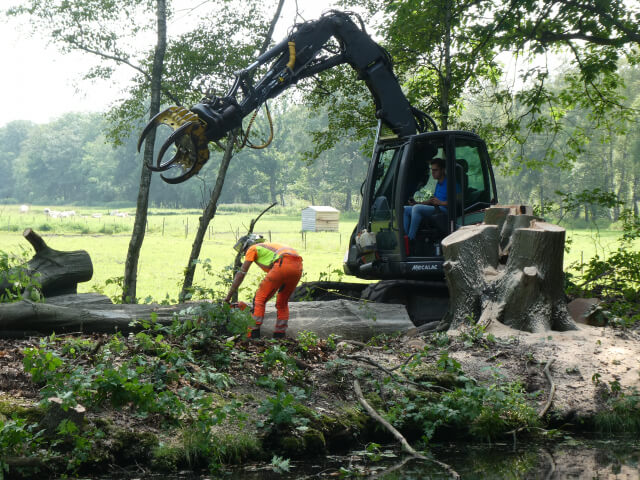 Kadeherstel werkzaamheden in Helenavaart - Van Weert